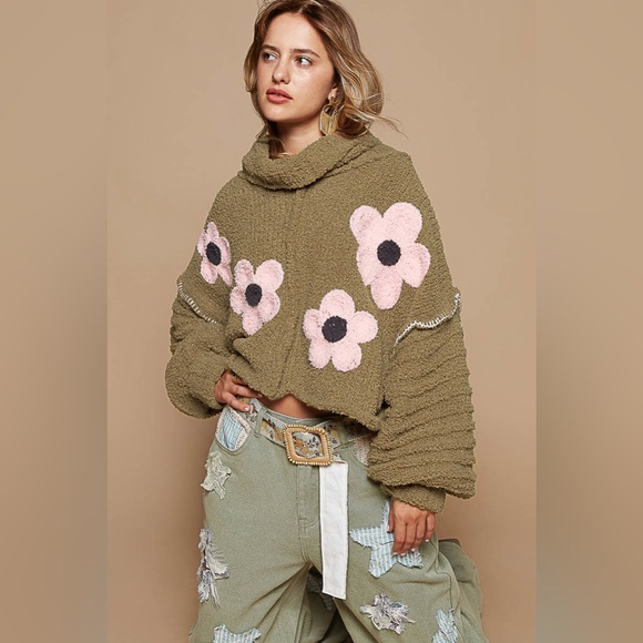 412. POL🛑 LAST 1! AT COST! green pink sweater top berber floral patch - Picture 3 of 5